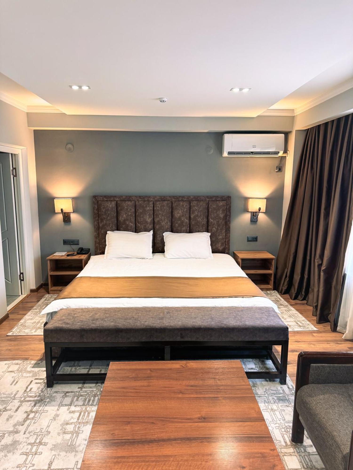 Ziyorat Luxury Hotel เฟอร์กานา ภายนอก รูปภาพ