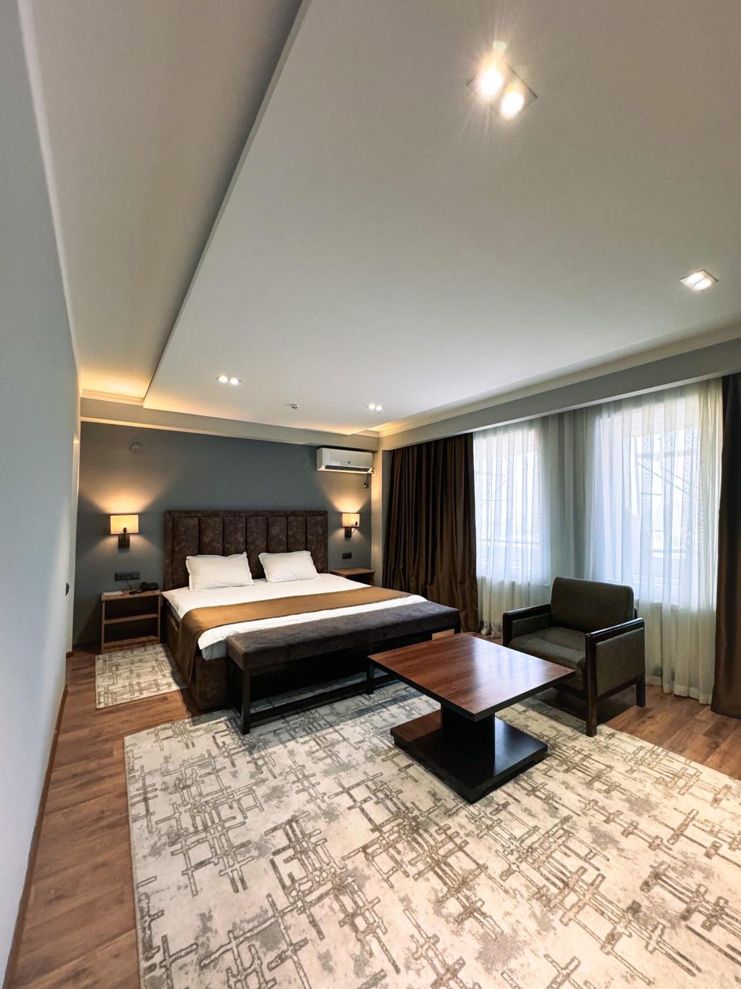 Ziyorat Luxury Hotel เฟอร์กานา ภายนอก รูปภาพ
