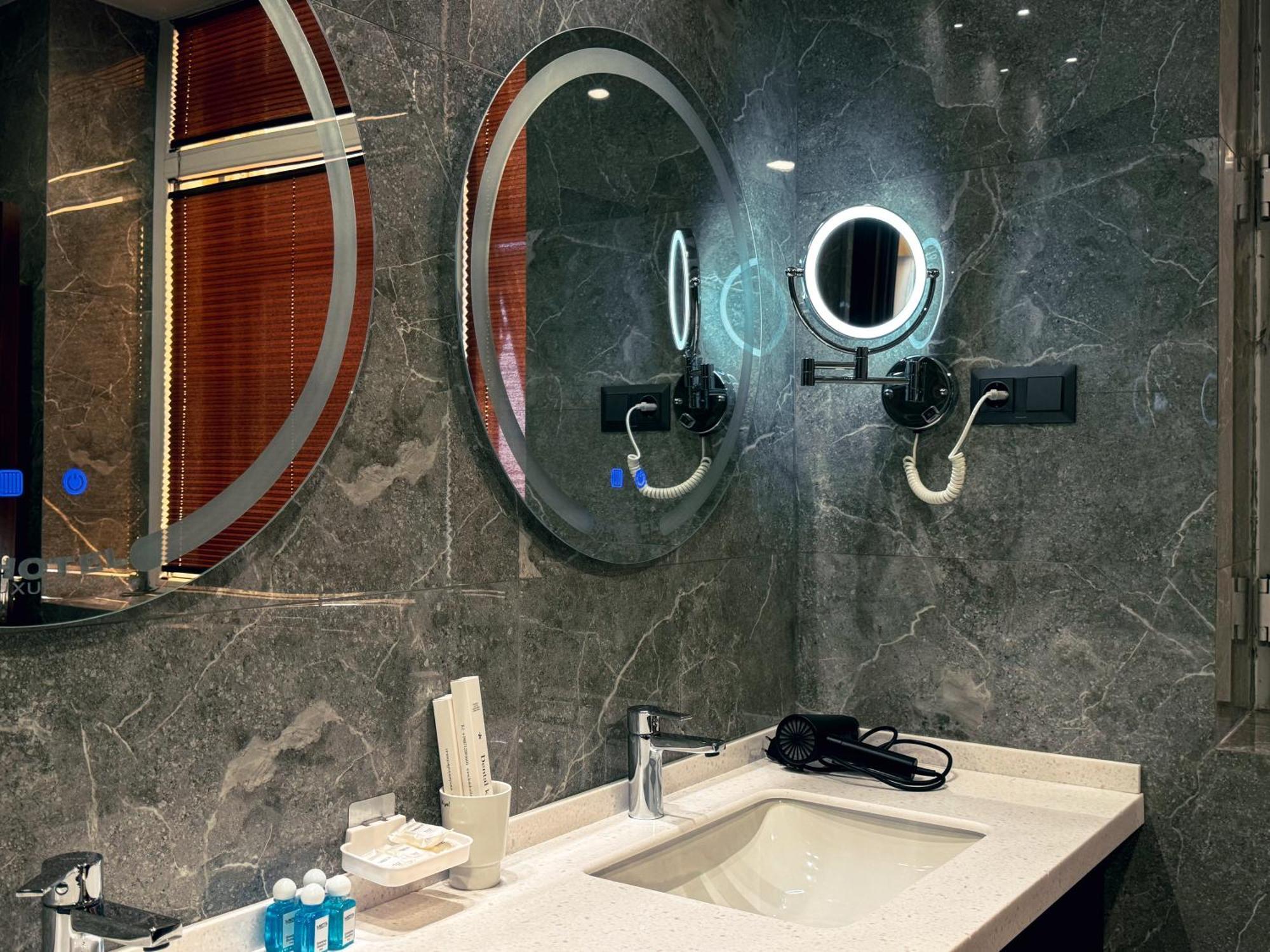 Ziyorat Luxury Hotel เฟอร์กานา ภายนอก รูปภาพ