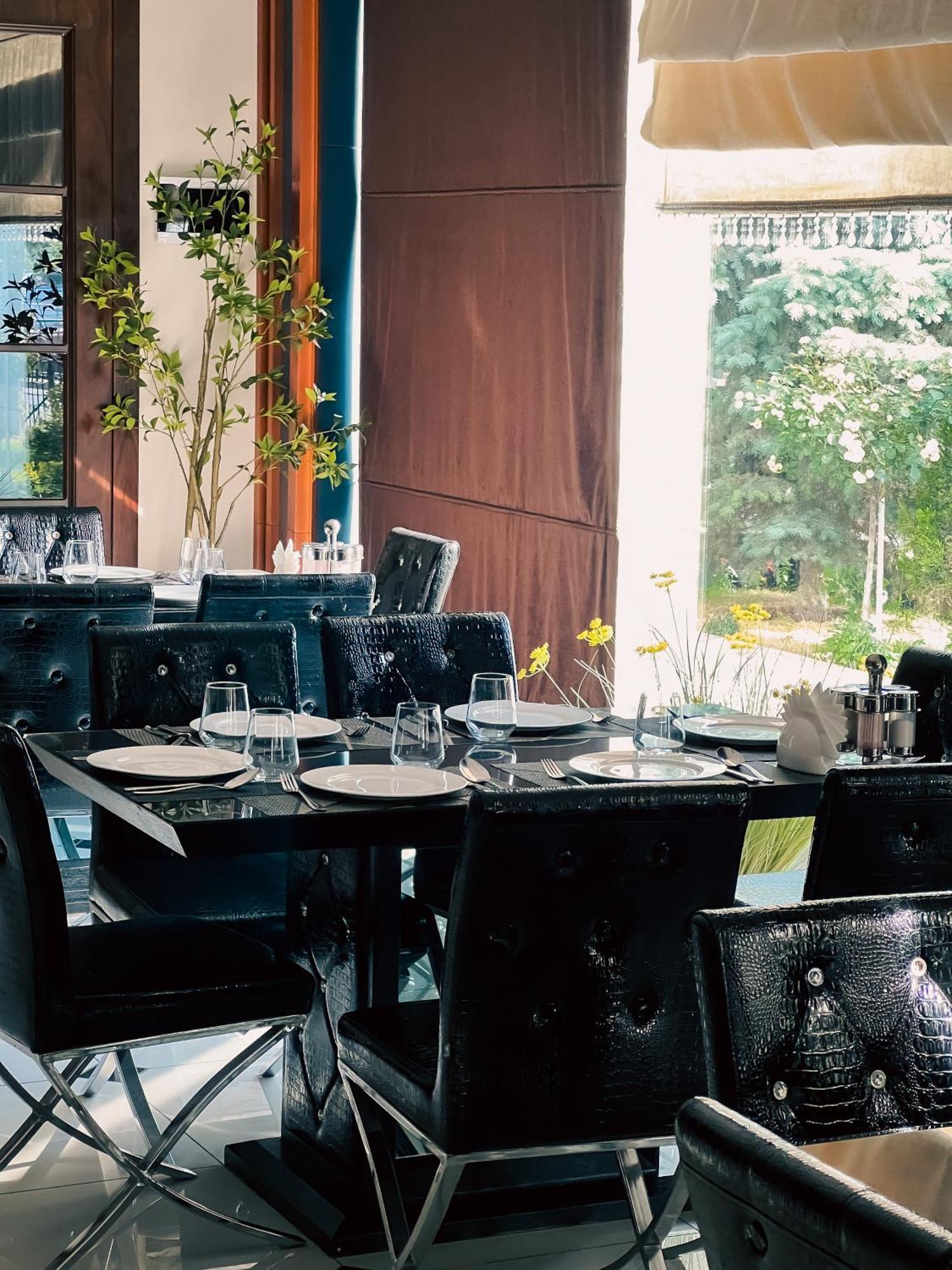 Ziyorat Luxury Hotel เฟอร์กานา ภายนอก รูปภาพ
