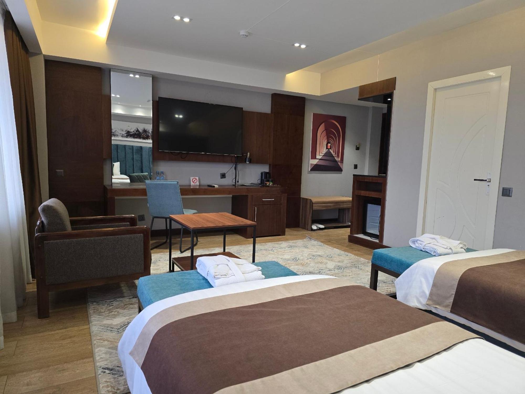 Ziyorat Luxury Hotel เฟอร์กานา ภายนอก รูปภาพ
