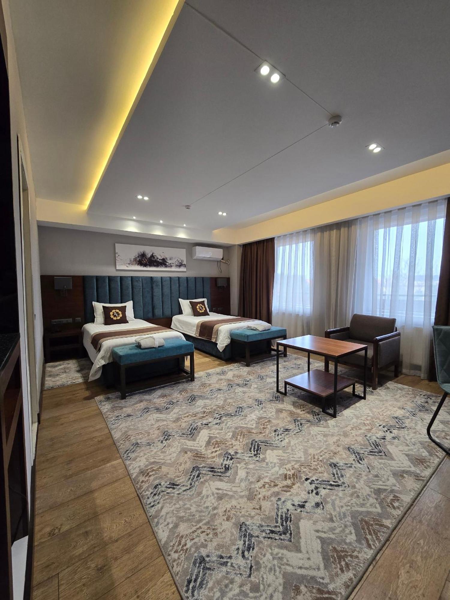Ziyorat Luxury Hotel เฟอร์กานา ภายนอก รูปภาพ