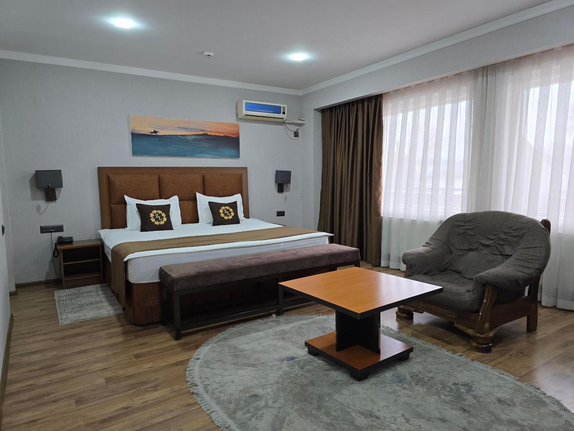 Ziyorat Luxury Hotel เฟอร์กานา ภายนอก รูปภาพ