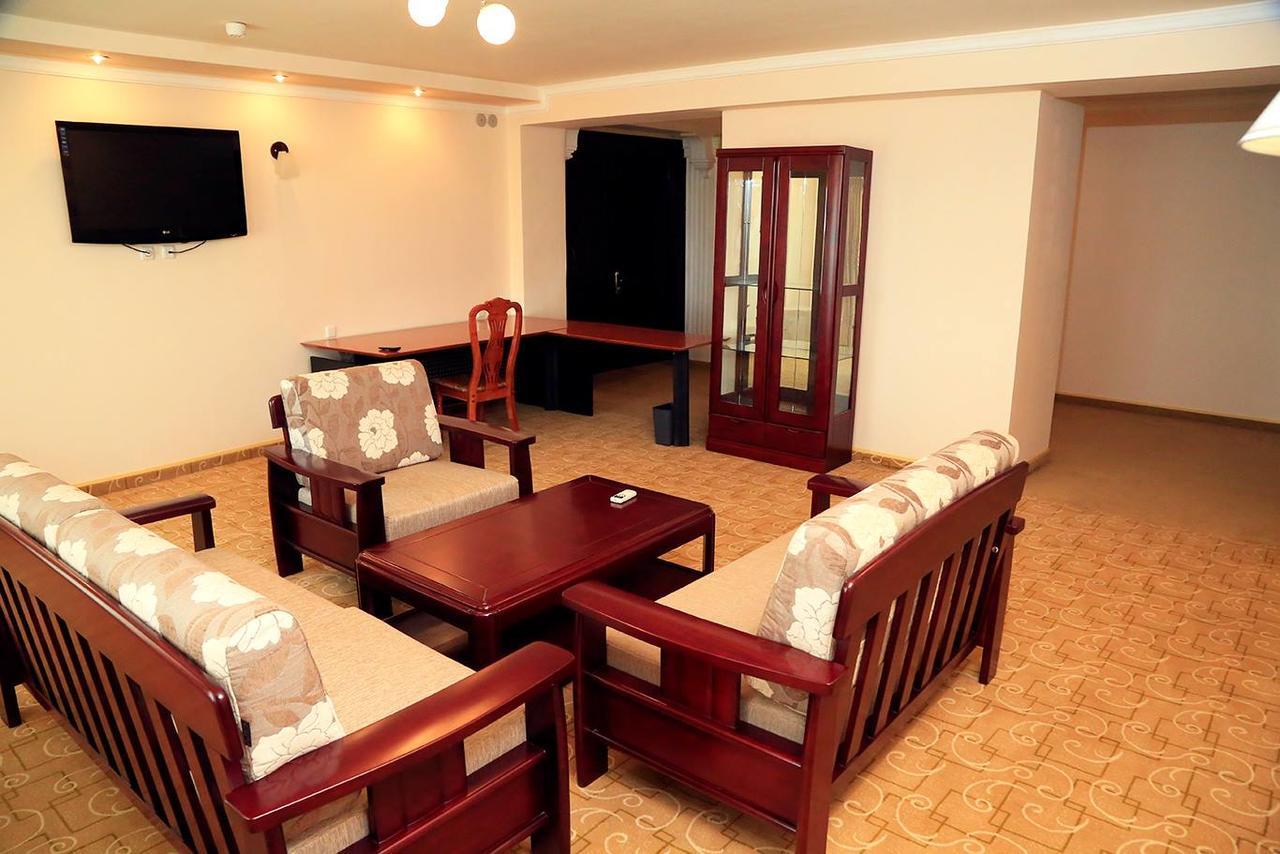 Ziyorat Luxury Hotel เฟอร์กานา ภายนอก รูปภาพ