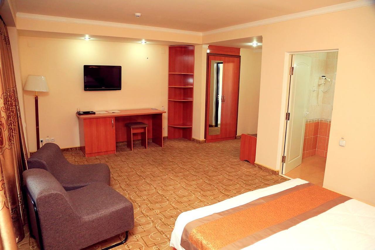 Ziyorat Luxury Hotel เฟอร์กานา ภายนอก รูปภาพ