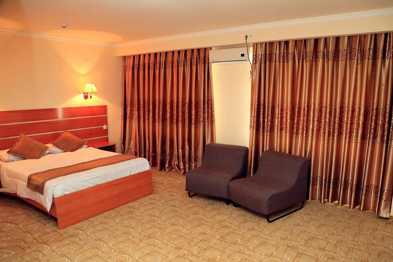 Ziyorat Luxury Hotel เฟอร์กานา ภายนอก รูปภาพ