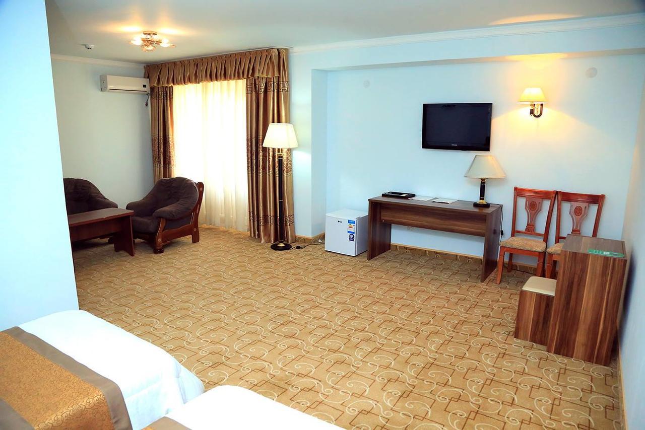 Ziyorat Luxury Hotel เฟอร์กานา ภายนอก รูปภาพ